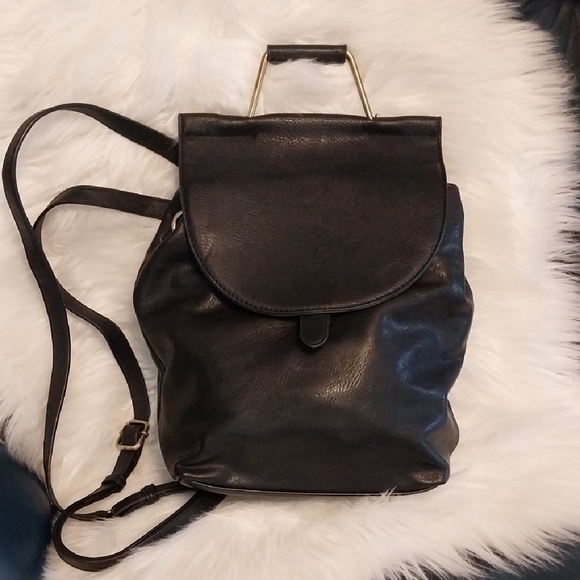 Antik Kraft Handbags - Antik Kraft Black Leather Backpack with Gold Accents